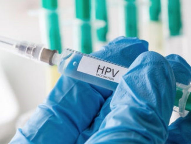 Cần tiêm vắc xin để phòng tránh virus HPV